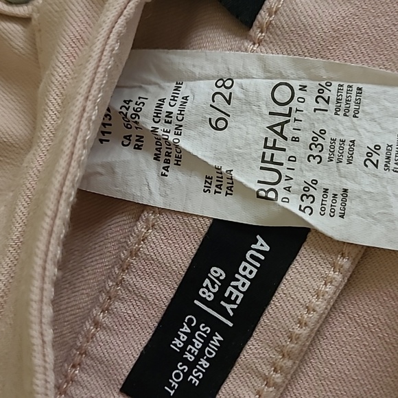 NWT Buffalo Ladie's Cropped Jeans❤️ - Picture 6 of 10